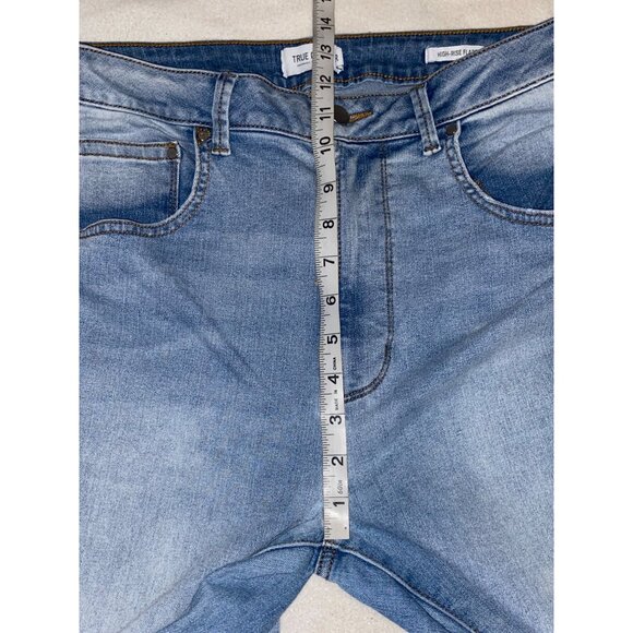 True Craft High-Rise Flare Jeans Size 15R Light Wash Distressed Cotton Blend Wom - Picture 8 of 10